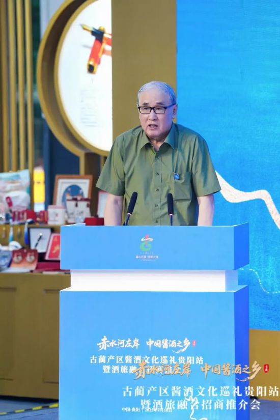 中國酒類流通協(xié)會主席團主席王新國致辭